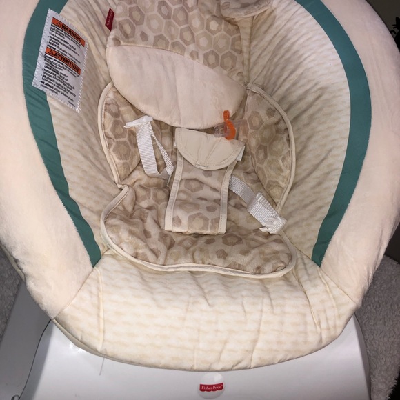 Fisher Price Soothing Savanna Deluxe Bouncer - Picture 3 of 3